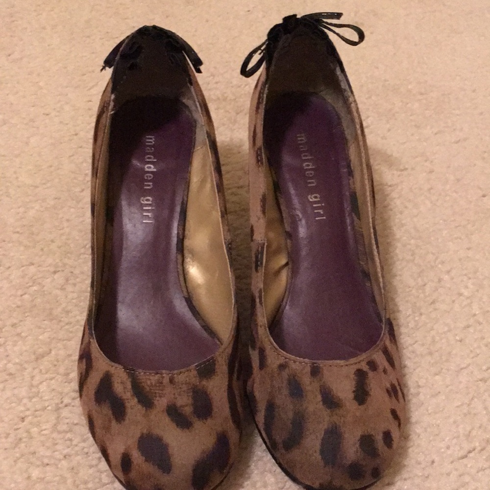 Leopard pumps